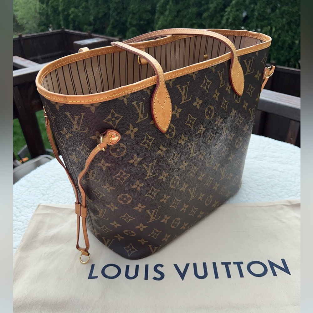 Authentic Louis Vuitton Neverfull MM. - Picture 1 of 14